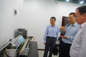 参观微纳中心实验室